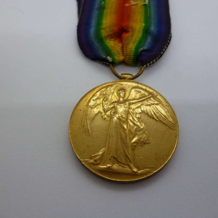 Victory Medal 1914-19)  The Queen’s Regiment