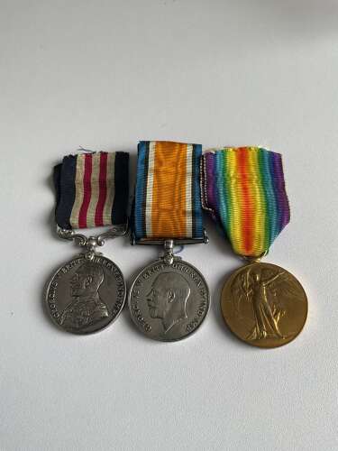 Military Medal & Pair. machine Gun Corp